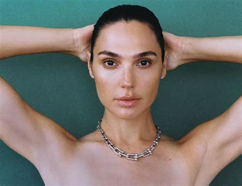 gal gadot fake|Image of topless Gal Gadot whips internet into a frenzy